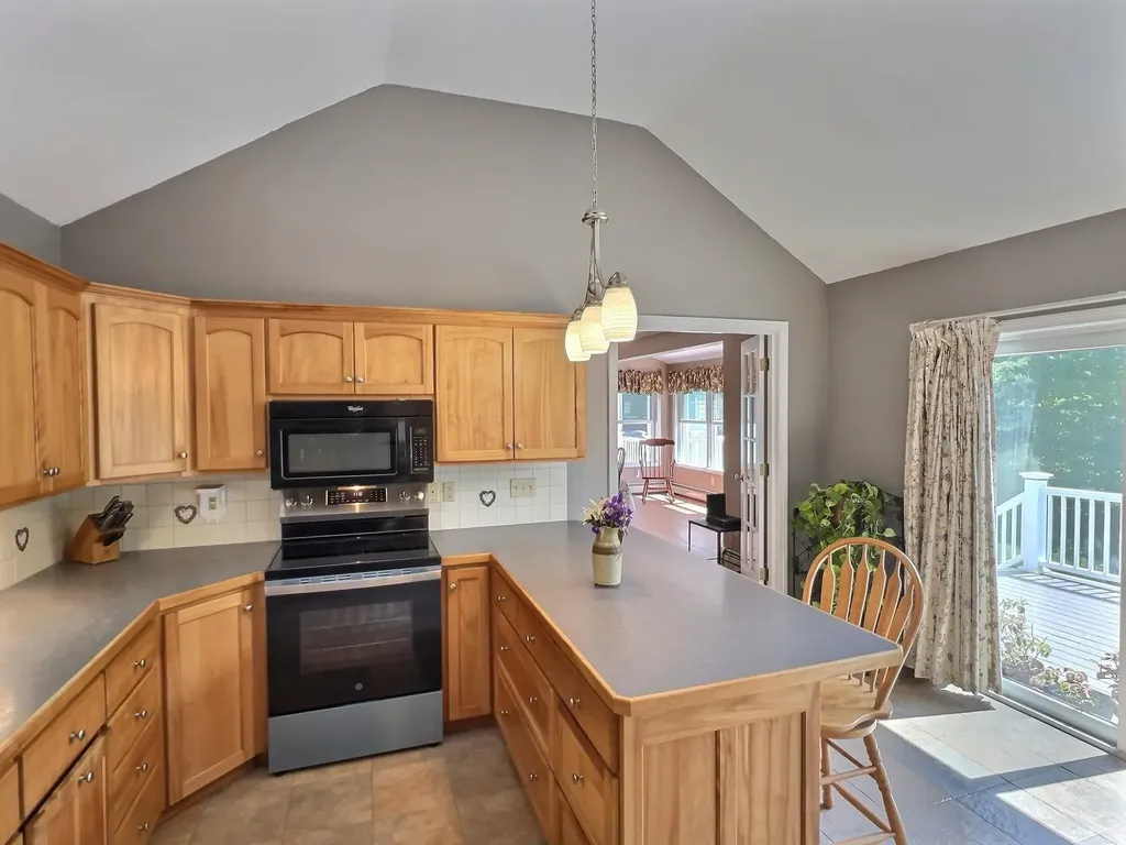 85 Farwell Lane New London NH 03257