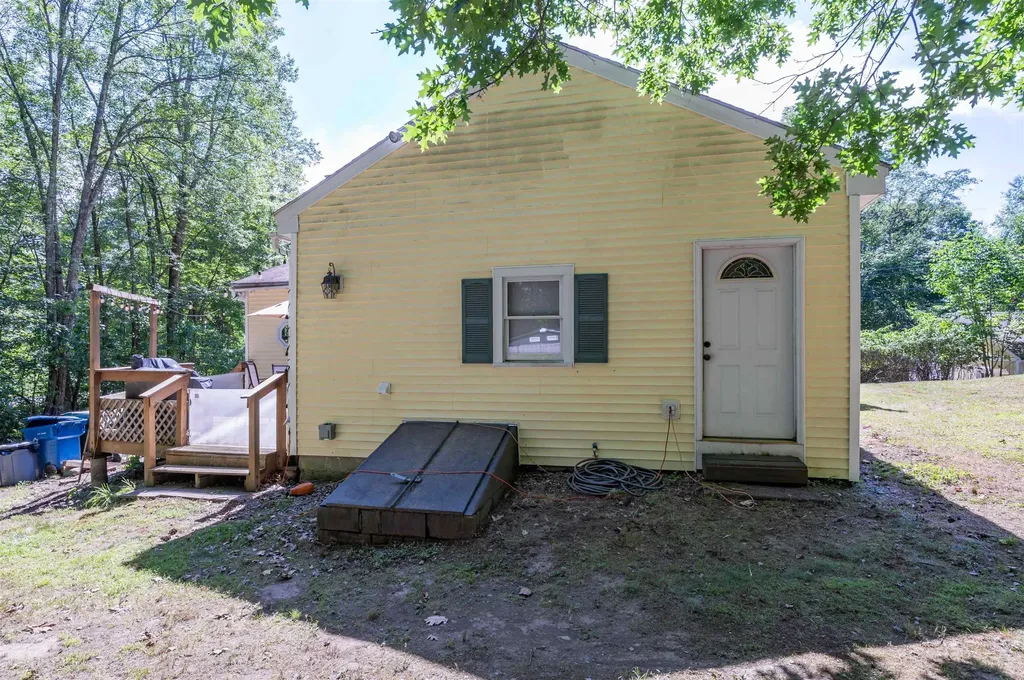 9 Seaverns Bridge Road Merrimack NH 03054