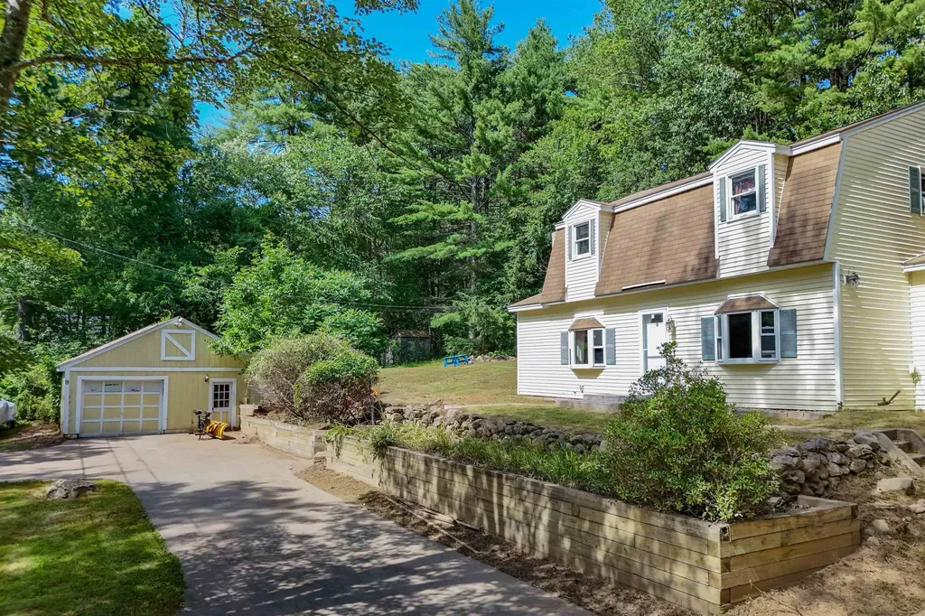 9 Seaverns Bridge Road Merrimack NH 03054