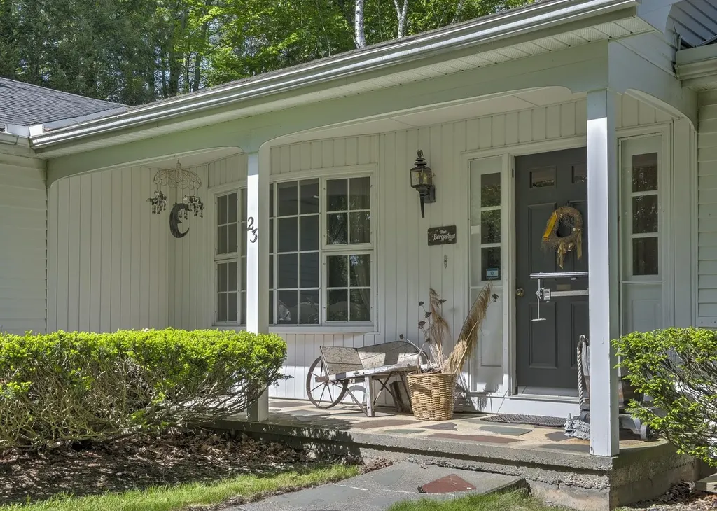 23 Meetinghouse Lane Brattleboro VT 05301