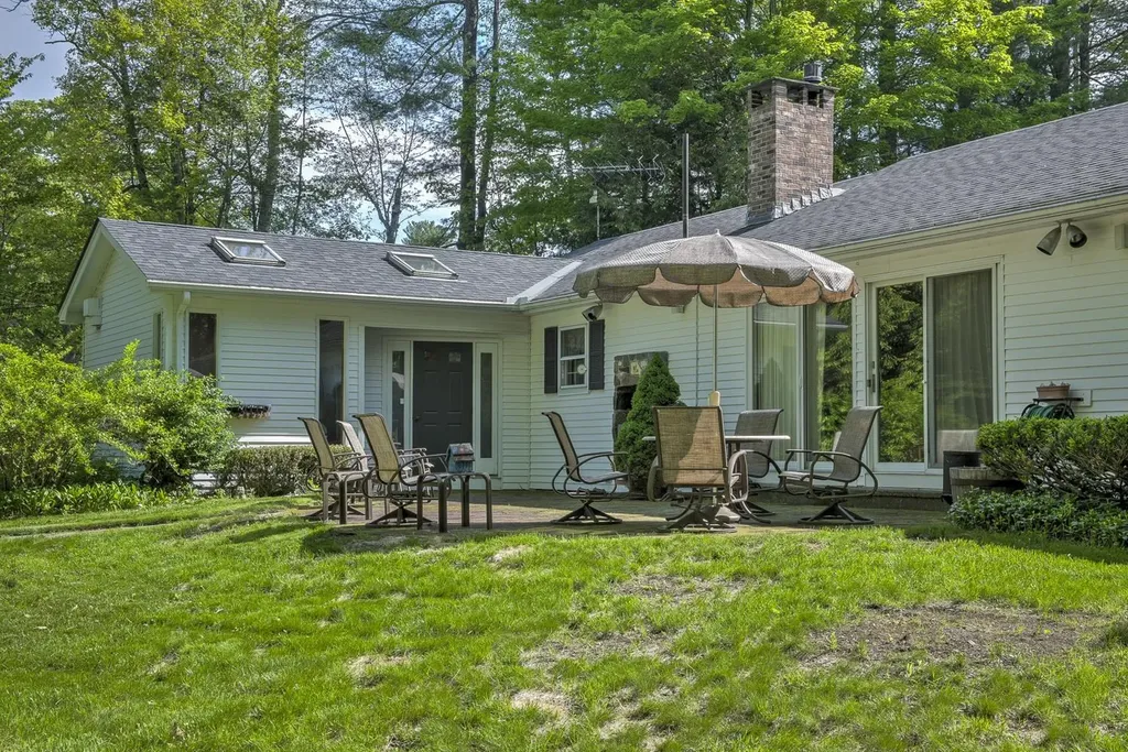 23 Meetinghouse Lane Brattleboro VT 05301