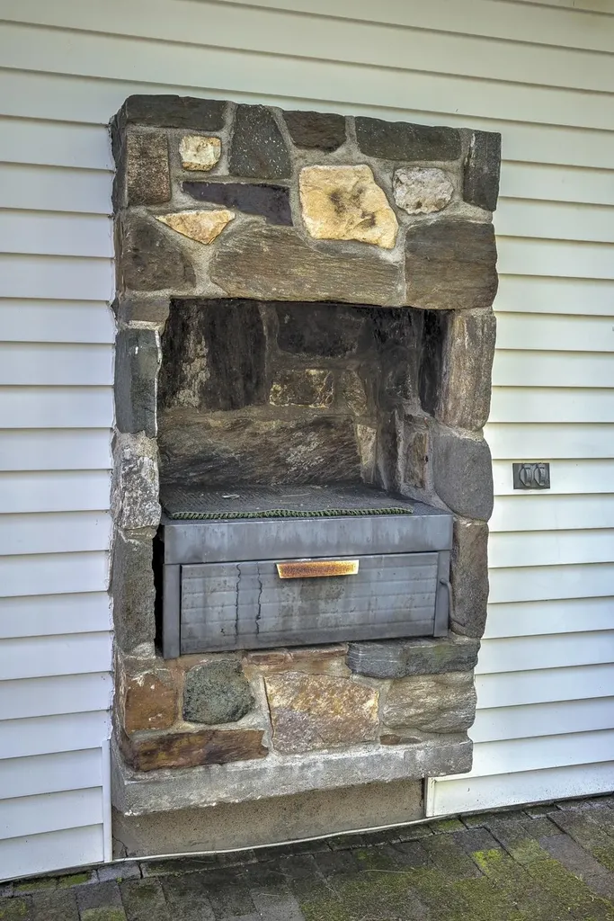 23 Meetinghouse Lane Brattleboro VT 05301