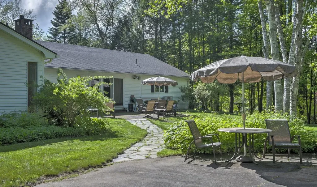 23 Meetinghouse Lane Brattleboro VT 05301