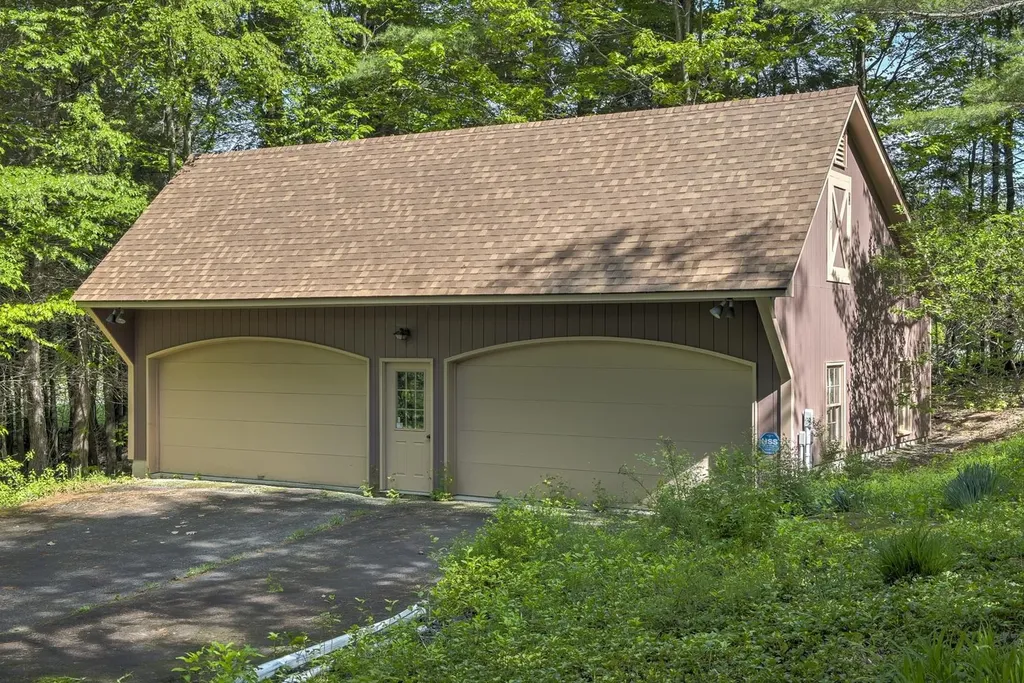 23 Meetinghouse Lane Brattleboro VT 05301