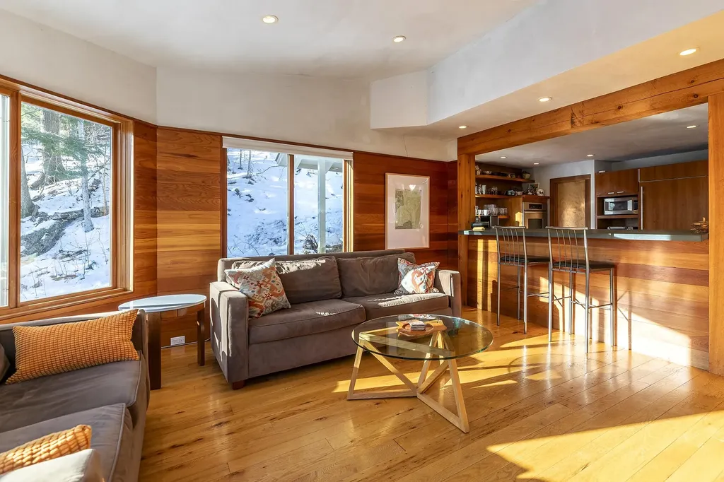 389 Howard Hill Road Londonderry VT 05148