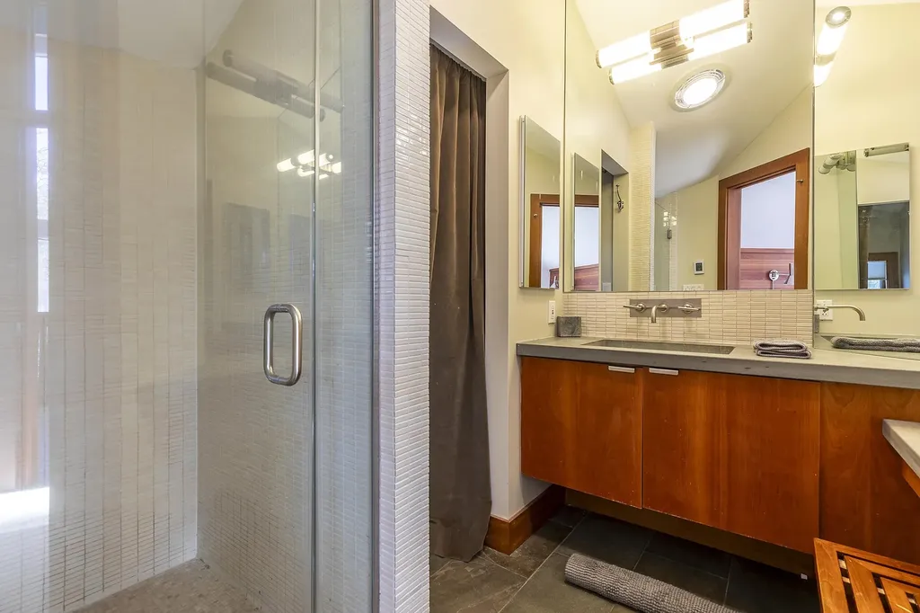 389 Howard Hill Road Londonderry VT 05148