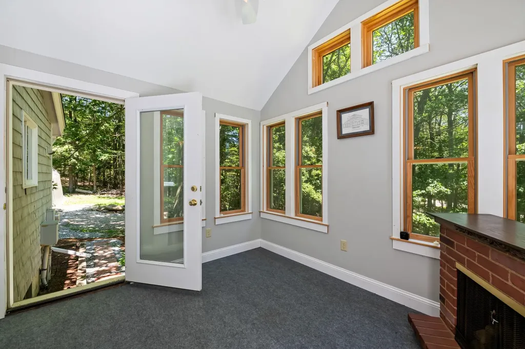 34 Pleasant Hill Road Deerfield NH 03037