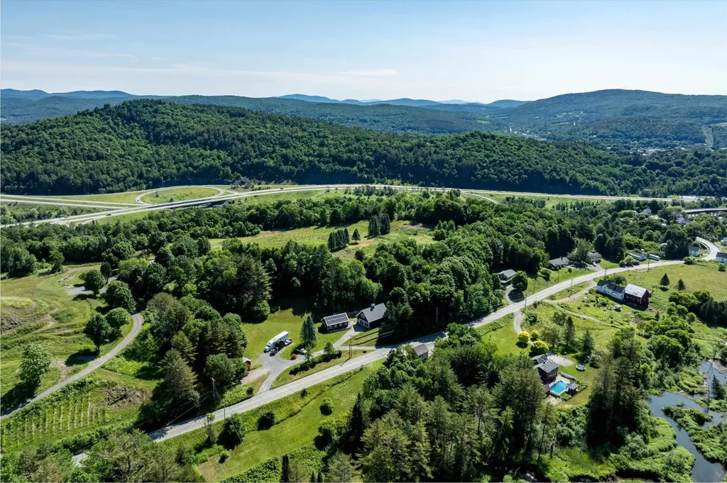 693 Us Route 2b St. Johnsbury VT 05819