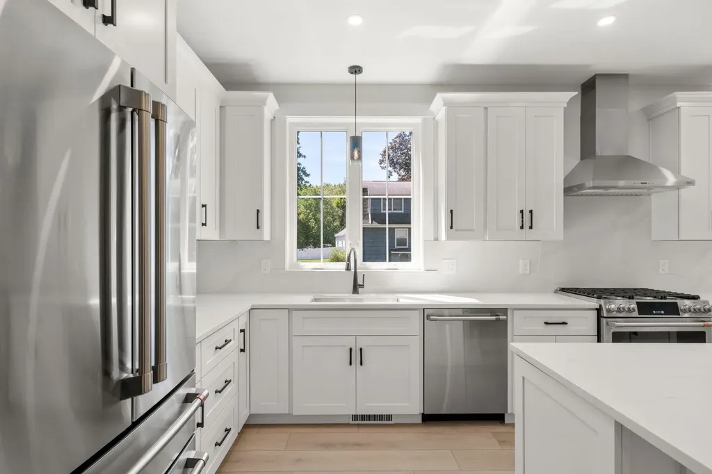 8 Senter Street Salem NH 03079