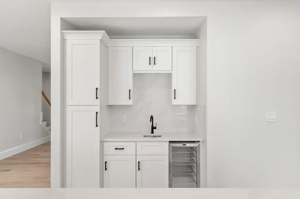 8 Senter Street Salem NH 03079