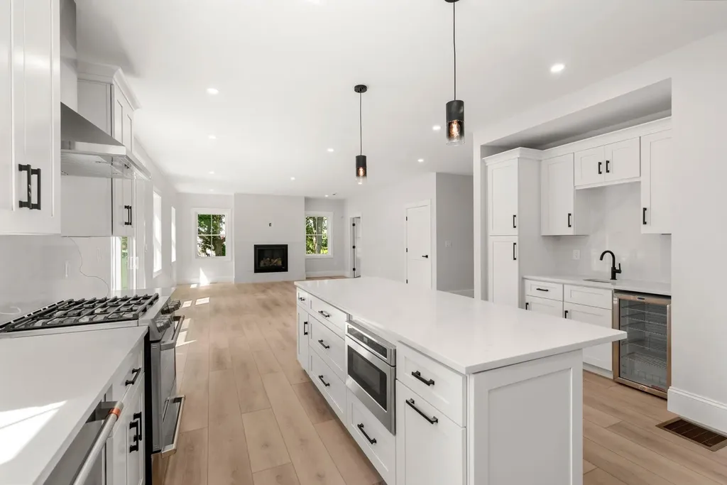 8 Senter Street Salem NH 03079