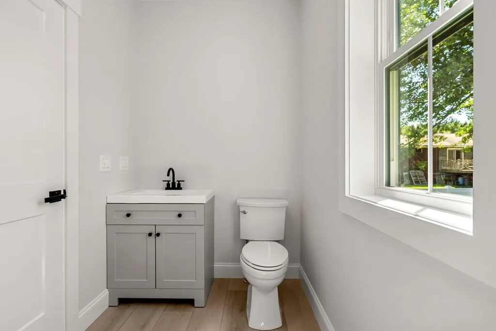 8 Senter Street Salem NH 03079