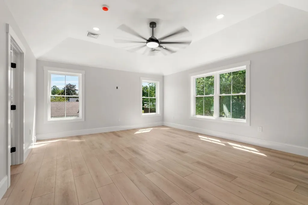 8 Senter Street Salem NH 03079