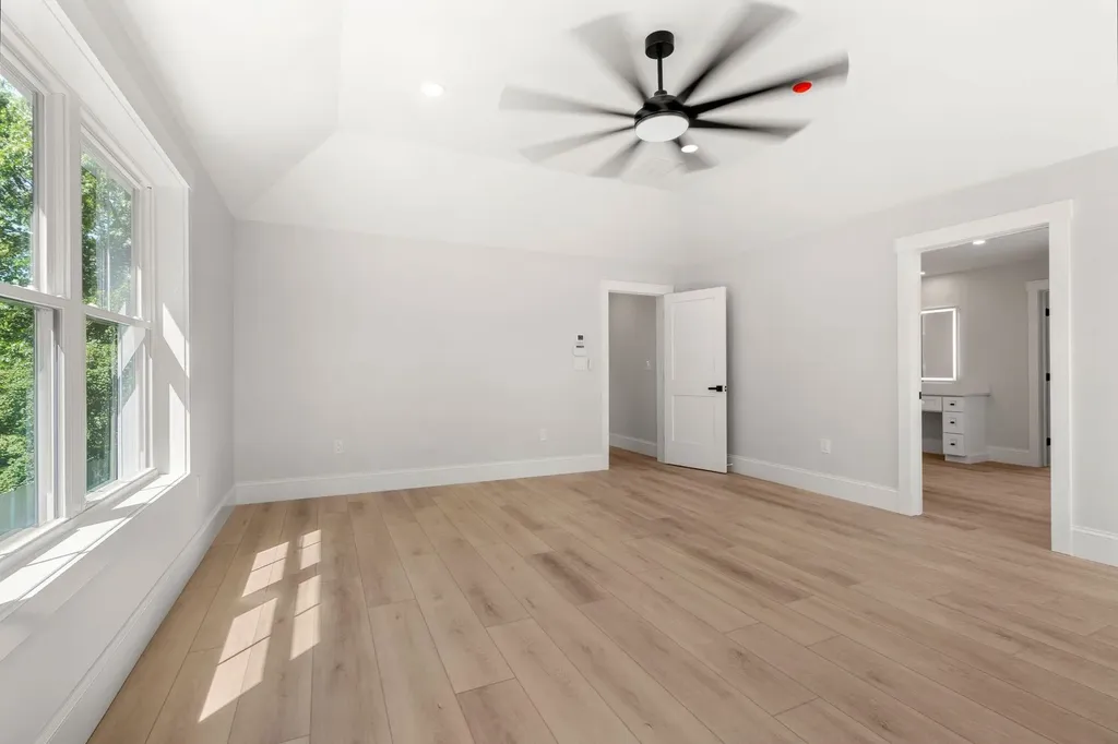 8 Senter Street Salem NH 03079