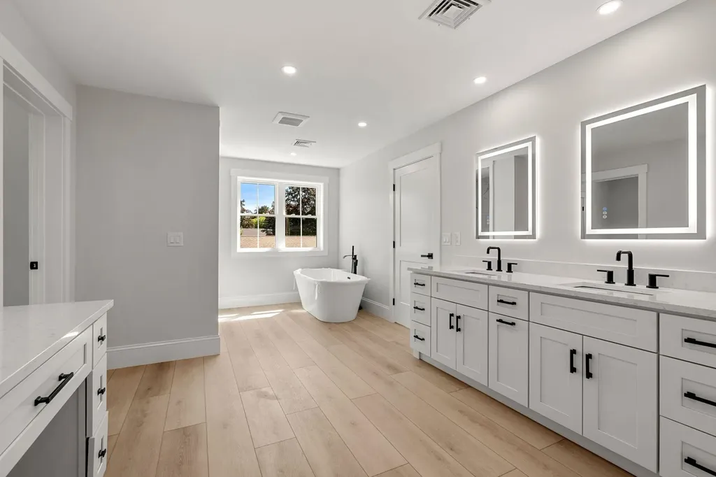 8 Senter Street Salem NH 03079