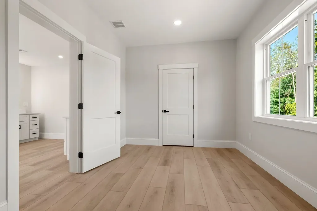 8 Senter Street Salem NH 03079