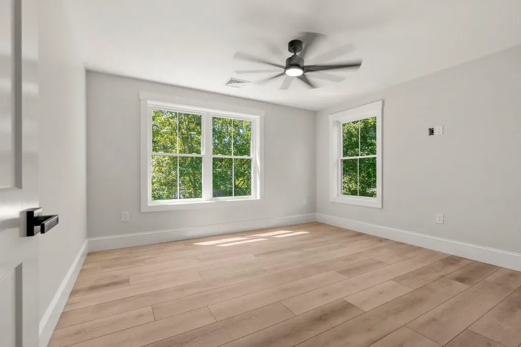 8 Senter Street Salem NH 03079