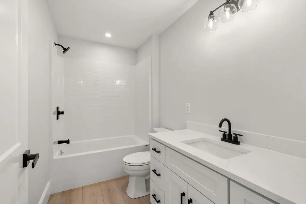 8 Senter Street Salem NH 03079