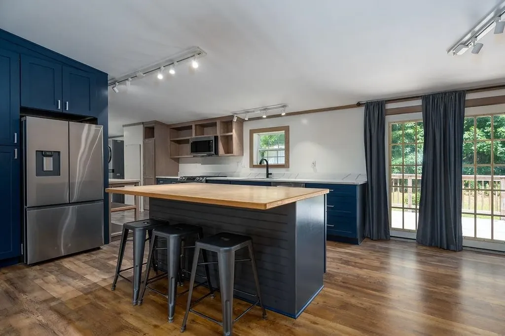 10 Stacey Drive Hopkinton NH 03229