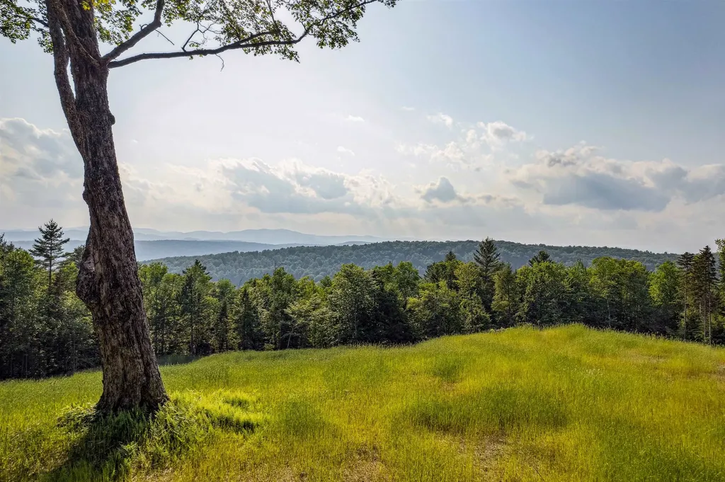 1985 Gee Hill Road Royalton VT 05068