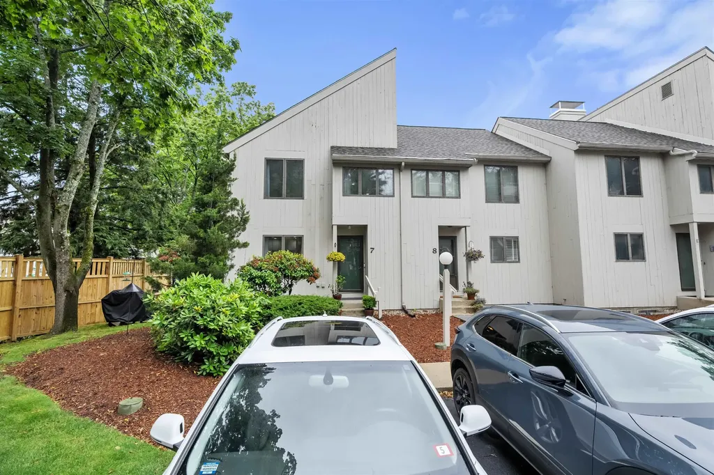 65 Victoria Street Manchester NH 03104-1970