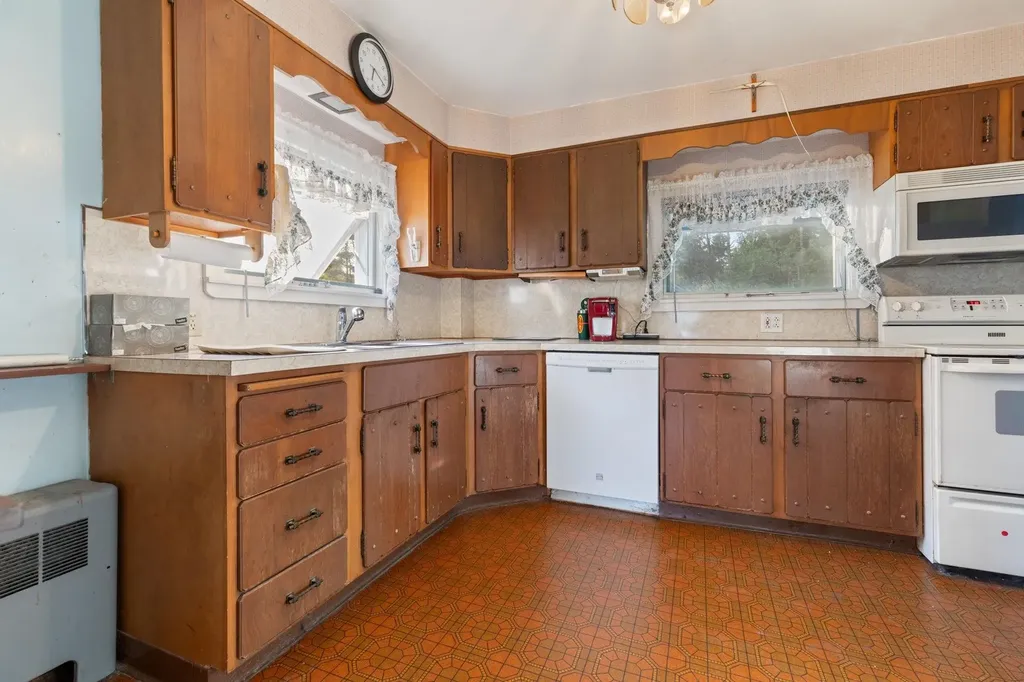 21 Washington Avenue Lunenburg VT 05904