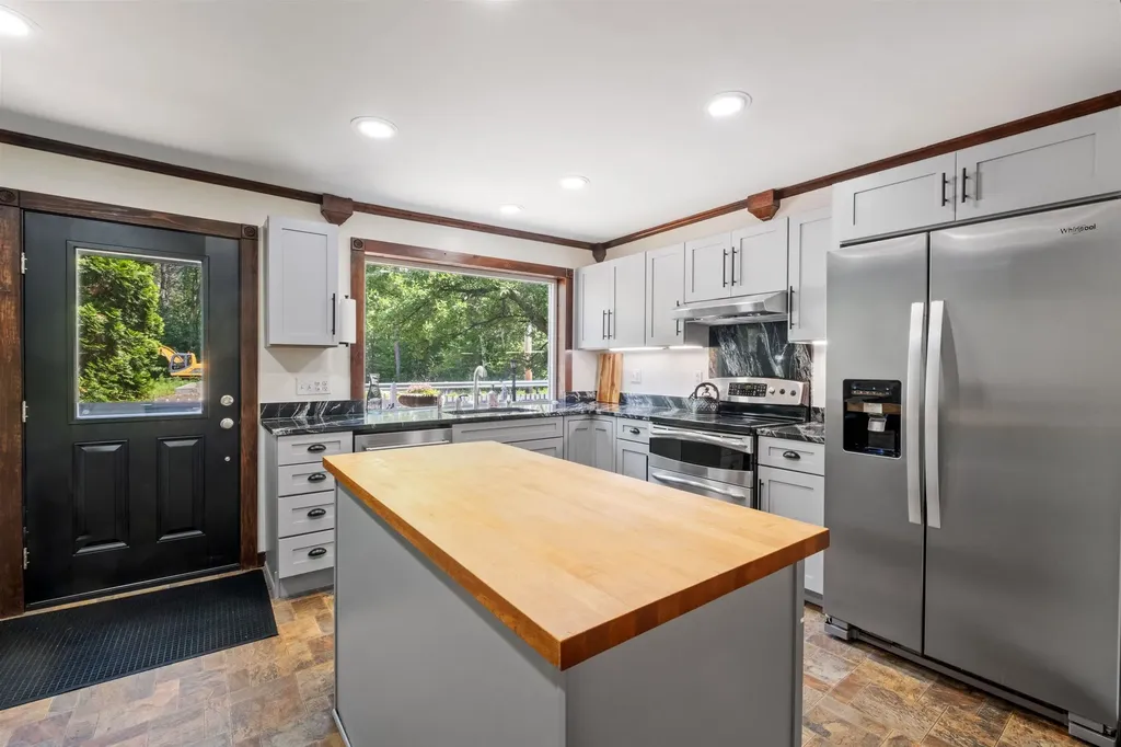 27 Nh Route 25 Plymouth NH 03264