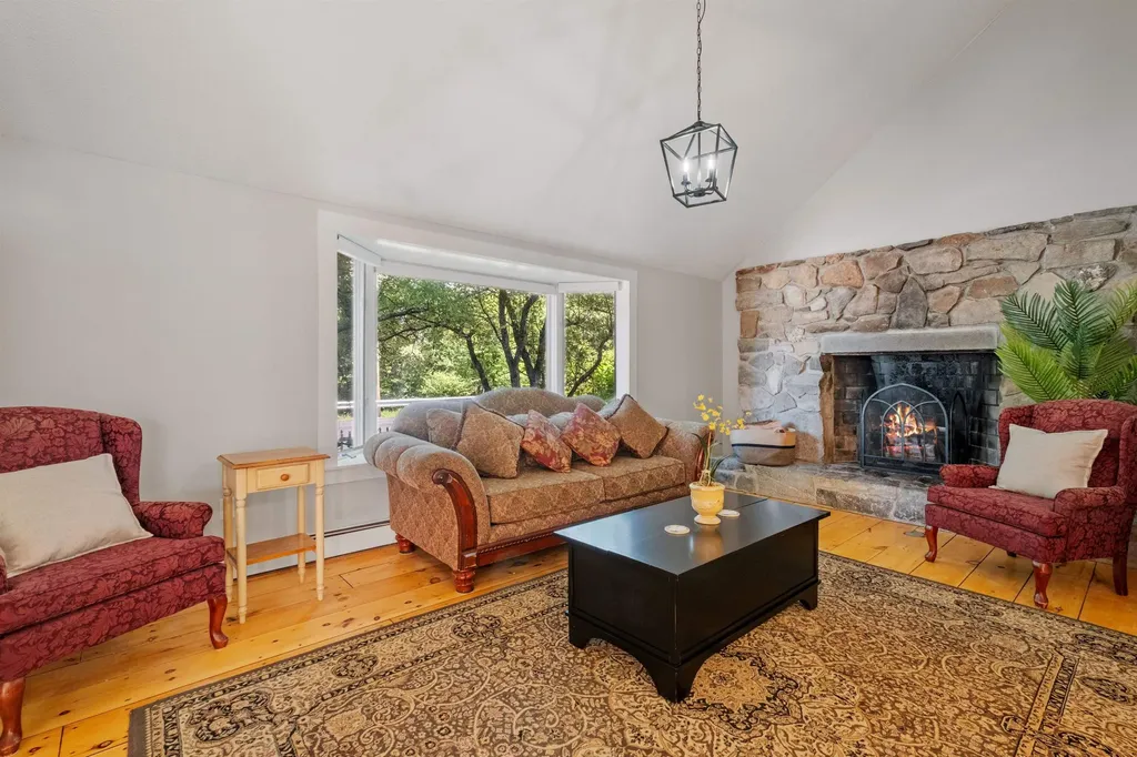 27 Nh Route 25 Plymouth NH 03264