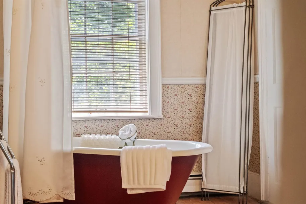 27 Nh Route 25 Plymouth NH 03264