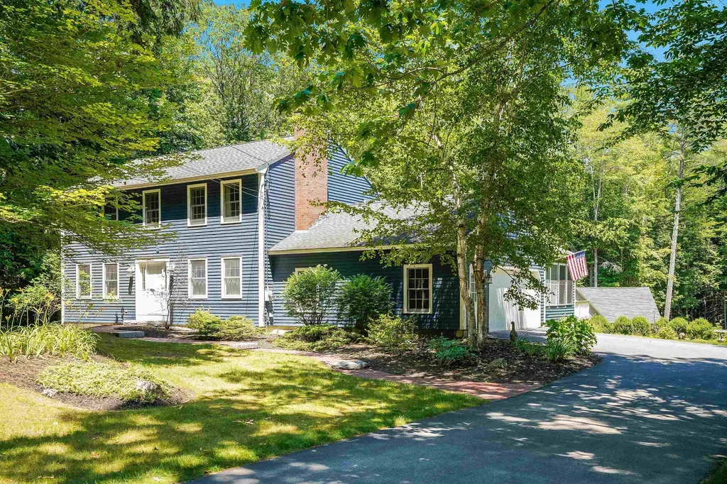 8 Essex Drive Bow NH 03304