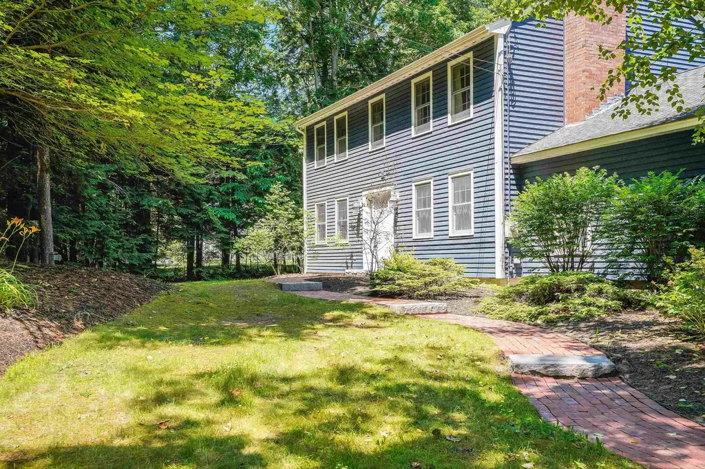 8 Essex Drive Bow NH 03304