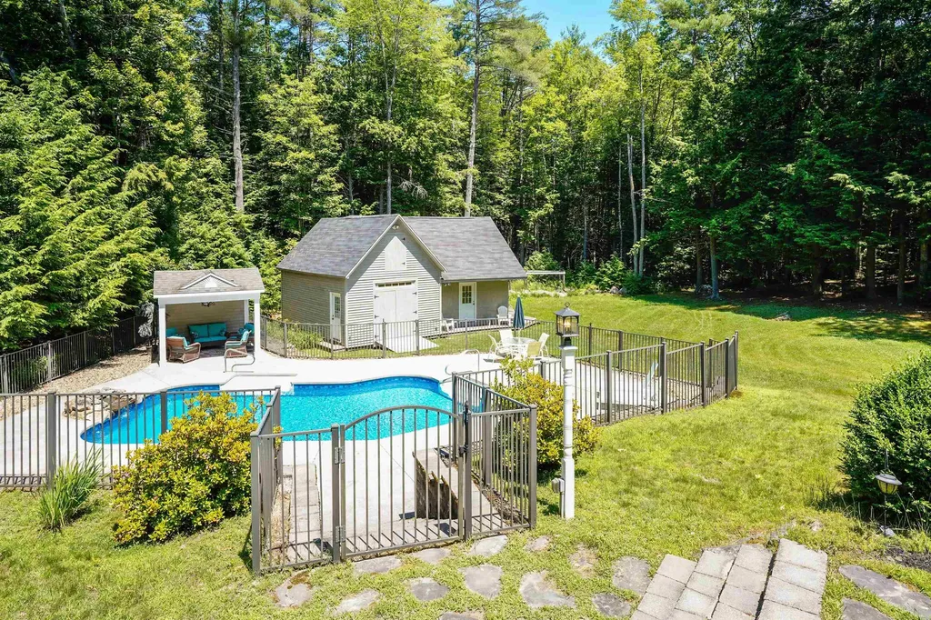 8 Essex Drive Bow NH 03304