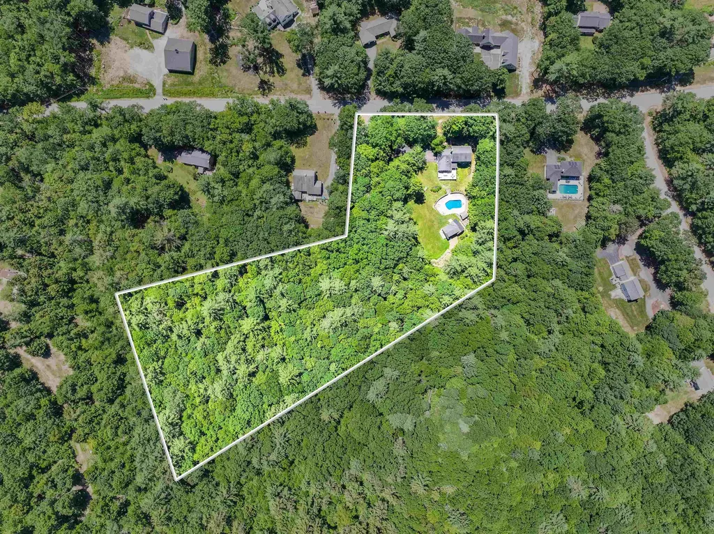 8 Essex Drive Bow NH 03304