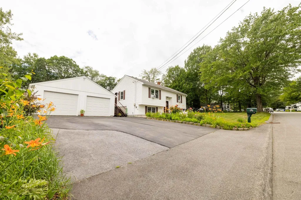 81 Warren Avenue Goffstown NH 03102
