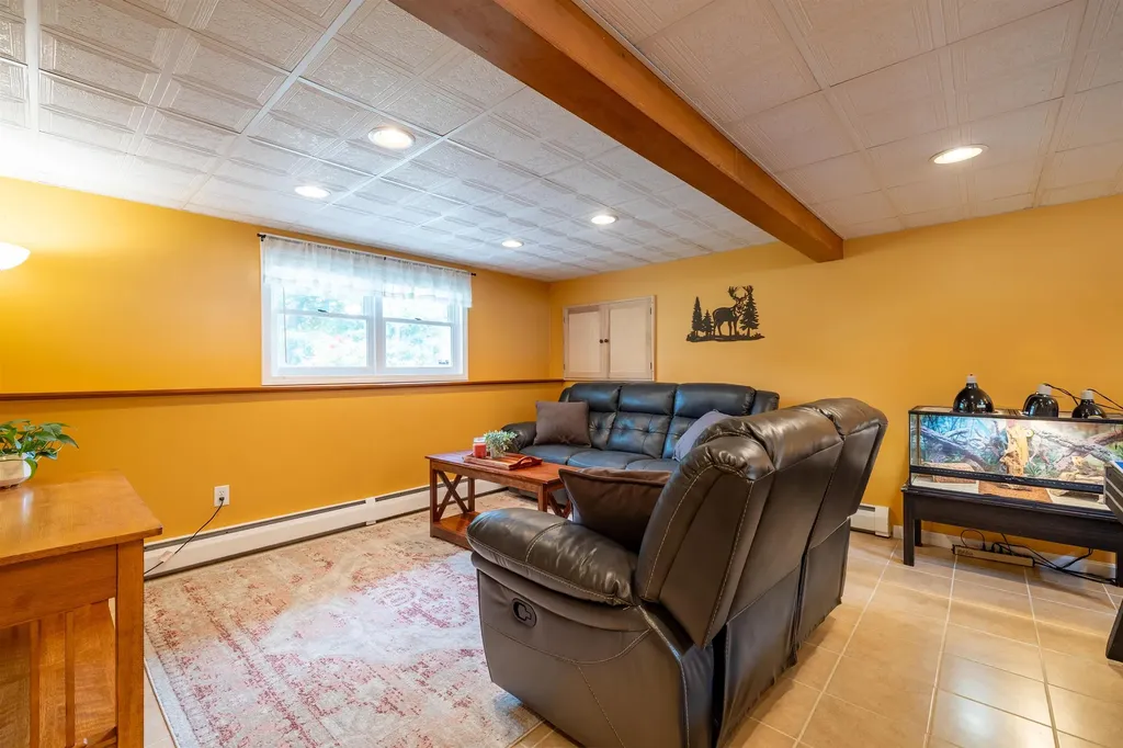 81 Warren Avenue Goffstown NH 03102