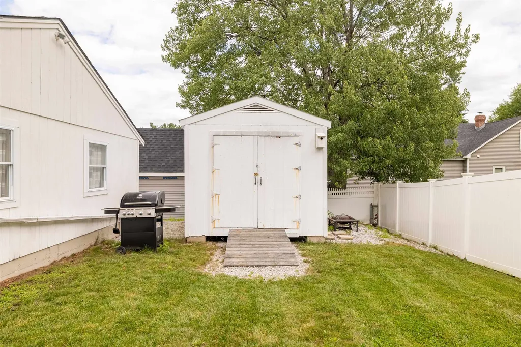 81 Warren Avenue Goffstown NH 03102
