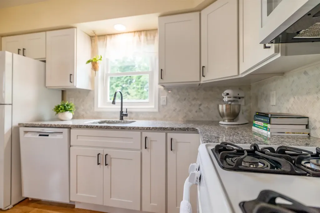 81 Warren Avenue Goffstown NH 03102