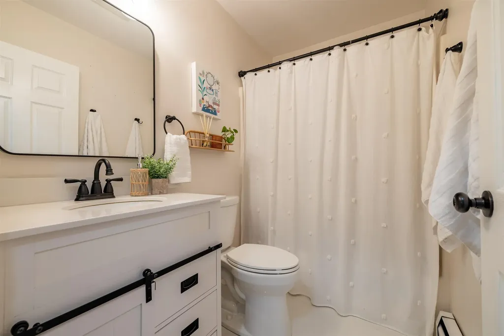 81 Warren Avenue Goffstown NH 03102