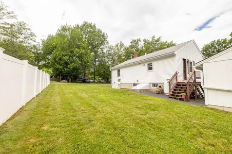 81 Warren Avenue Goffstown NH 03102