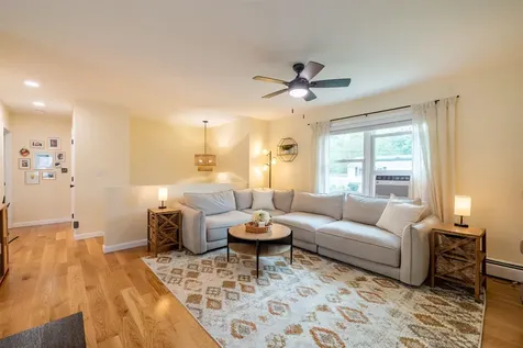 81 Warren Avenue Goffstown NH 03102
