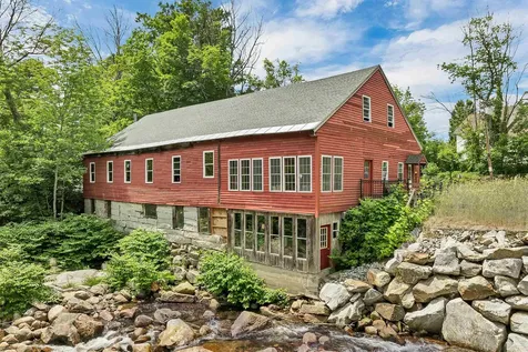 106 Water Street Rumney NH 03266