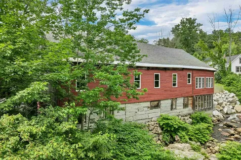 106 Water Street Rumney NH 03266