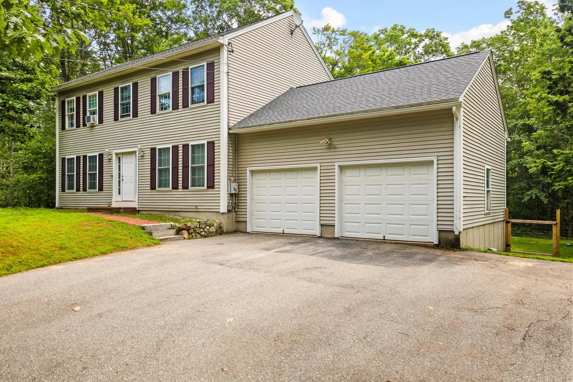 8 Bog Brook Road New Boston NH 03070