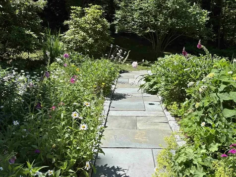 1130 Safford Road Hartford VT 05059