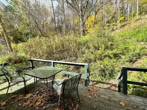 6311 Vt Route 7a Sunderland VT 05250