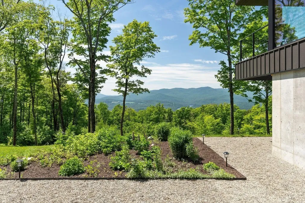 811 Bear Creek Lane Waterbury VT 05677