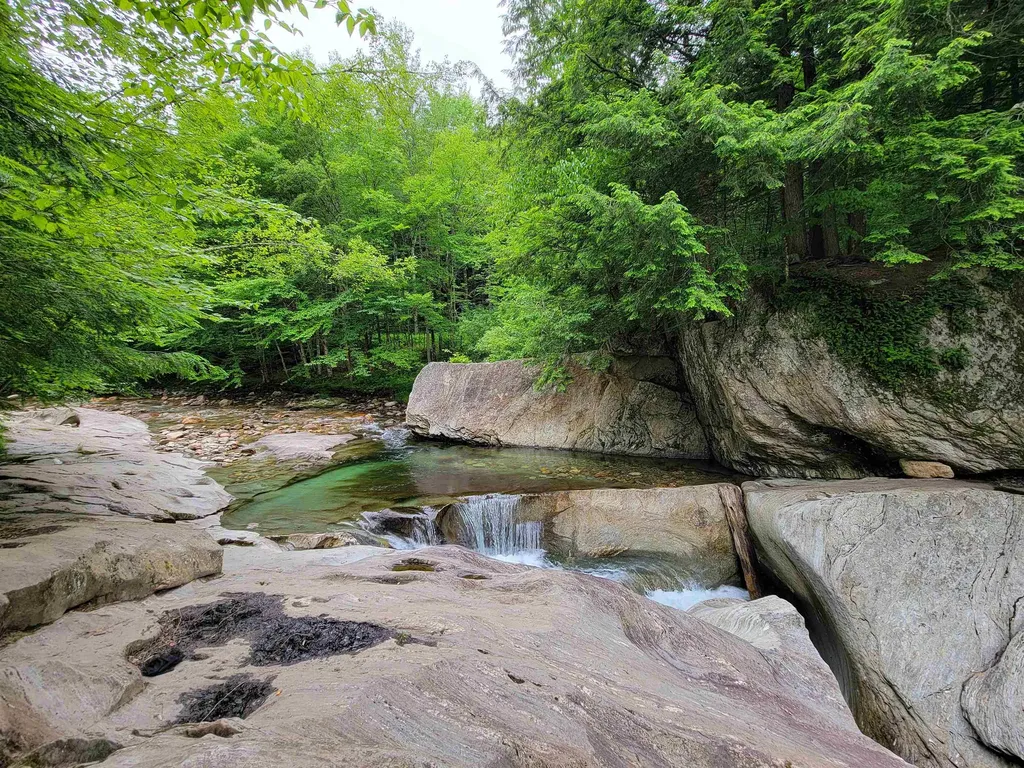 3745 Vt-100 Warren VT 05674