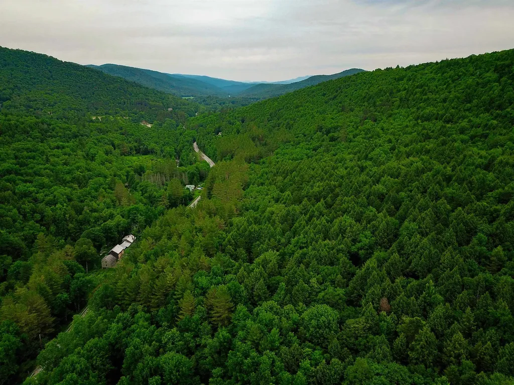 3745 Vt-100 Warren VT 05674