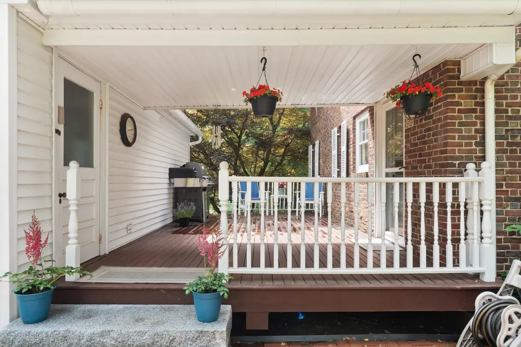 48 Pleasant Street Epping NH 03042