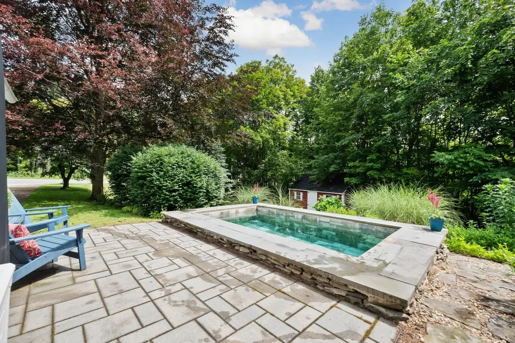 48 Pleasant Street Epping NH 03042